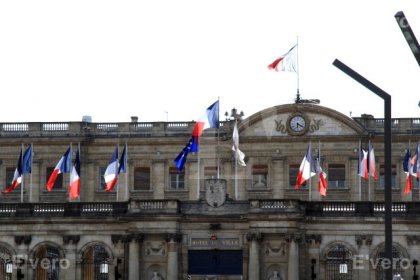 Bordeaux - Palais Rohan et mairie